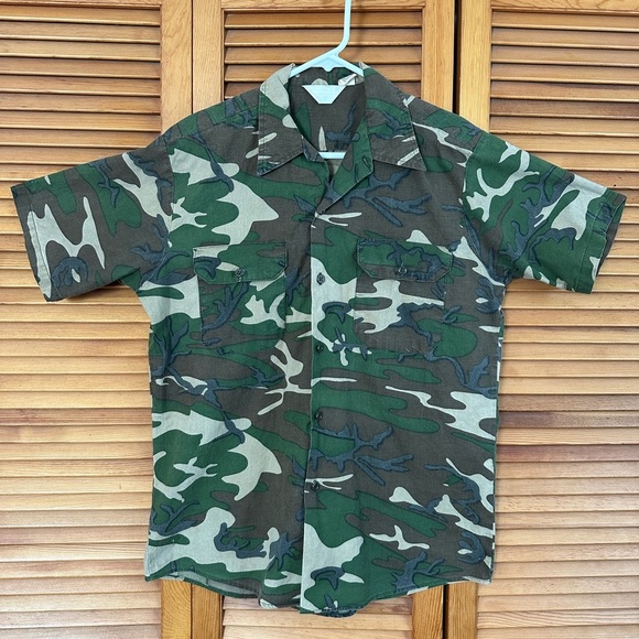 Vintage Camo print button up shirt - Picture 1 of 2